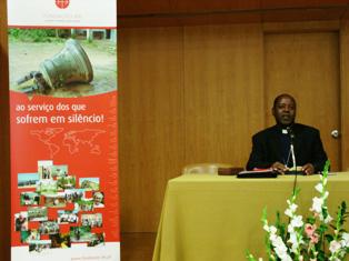 "O sacerdote é fundamental à vida de um país", palavras do presidente da Conferência Episcopal de Moçambique, em Fátima