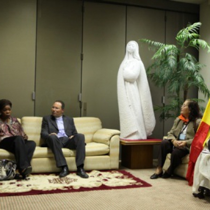 Reitor recebeu grupo do Senegal Embaixadora do Senegal em Portugal veio pedir a manutenção da paz para o seu país