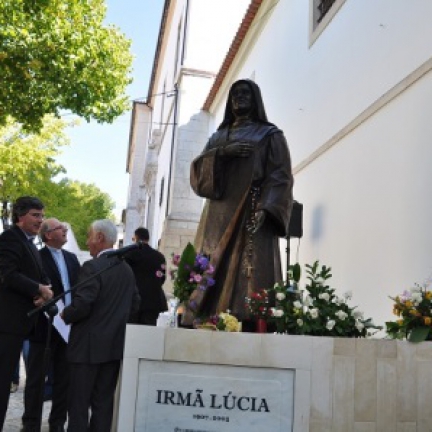 Estátua da Irmã Lúcia inaugurada em Coimbra