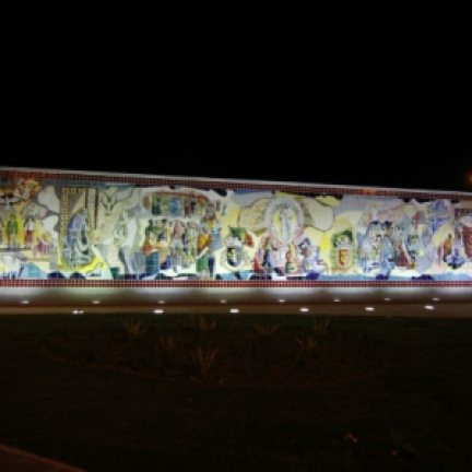 Porto de Santos, no Brasil, com mural dedicado a Nossa Senhora de Fátima