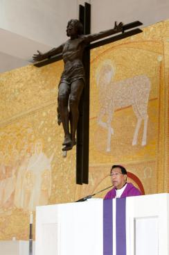 Arcebispo das Filipinas lembra ligação do povo a Nossa Senhora de Fátima   Vítimas do tufão Haiyan continuam a necessitar de dar resposta às necessidades básicas