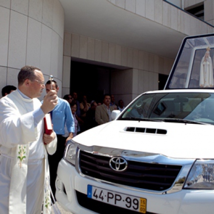 Bênção da viatura oficial que transporta a Imagem Peregrina às dioceses portuguesas