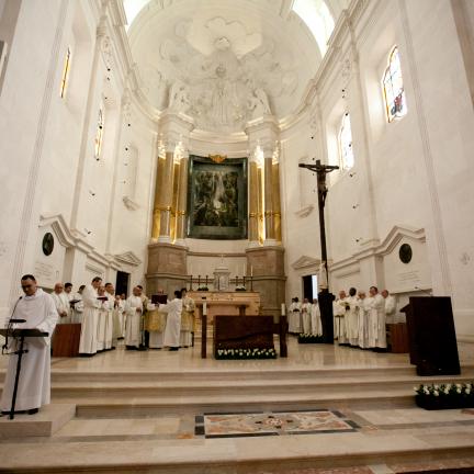 Basílica de Nossa Senhora do Rosário de Fátima retoma três celebrações diárias
