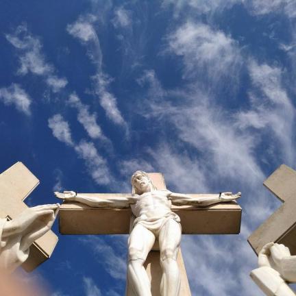 Vice-reitor do Santuário de Fátima convida peregrinos a «fazer de Deus o centro da vida»