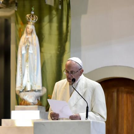 Papa diz que cristãos devem ser marianos