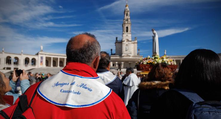 Fé de Maria apresentada como caminho da felicidade