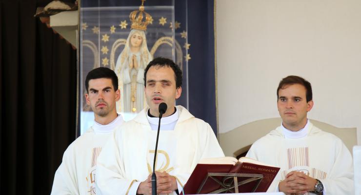 Primeiro padre cego ordenado em Portugal veio a Fátima consagrar o ministério a Nossa Senhora