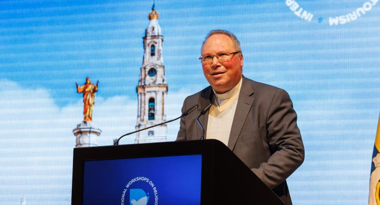 “O turismo é meio efetivo para se construir a paz”