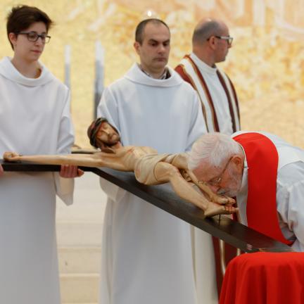 Na cruz está “a prova do amor que dá vida”, disse esta Sexta-feira Santa o reitor do Santuário de Fátima