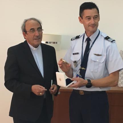 Santuário de Fátima oferece medalha do Centenário à Base Aérea de Monte Real
