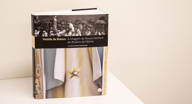 Santuário de Fátima publica catálogo da exposição “Vestida de Branco”