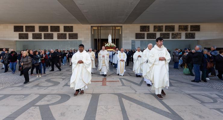 Dedicação da Basílica da Santíssima Trindade vivida com apelo à comunhão