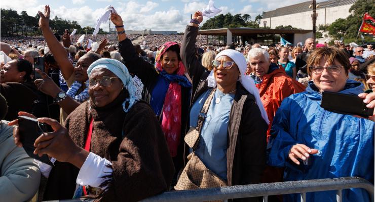 180,000 pilgrims pleaded for peace in Fatima