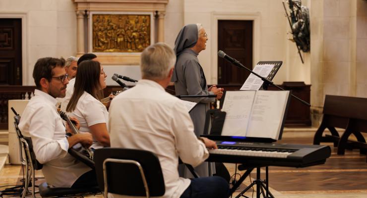 Irmã Maria Amélia da Costa e projeto Mendigo de Deus convidaram peregrinos a “Cantar Maria em sua Casa!”